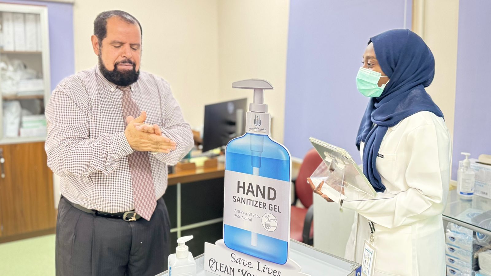 نظمّ قسم مكافحةالعدوى بالعيادةالطبيةالجامعيةاليوم العالمي لنظافةاليدين تحت شعار (نظافة اليدين لحظةبسيطة بأثر كبير)