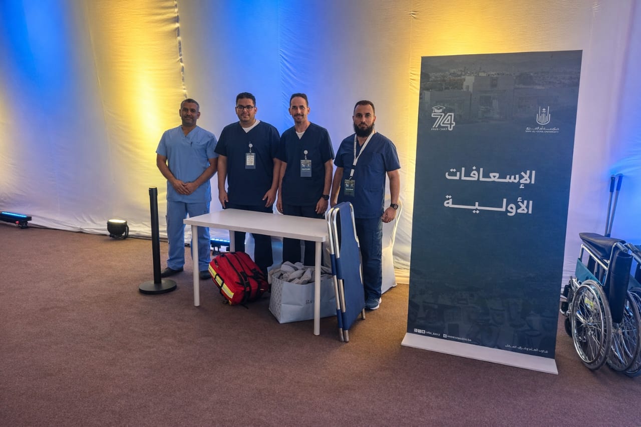 *العيادة الطبية الجامعية تشارك في تقديم الخدمات الطبية الإسعافية بحفل تخرج الدفعة (74)