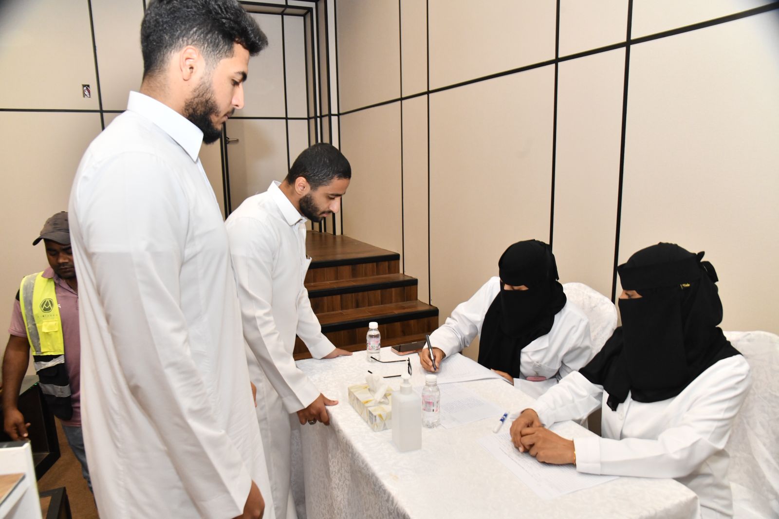 شاركت العيادة الطبية الجامعيةمع إدارة العمل التطوعي والمسؤوليةالمجتمعيةوبالتعاون مع تجمع مكةالصحي اللقاحات الموسميه